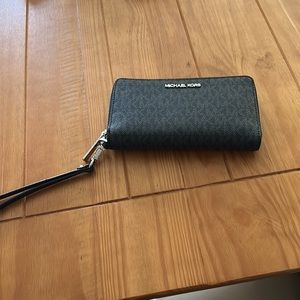 Michael Kors wristlet